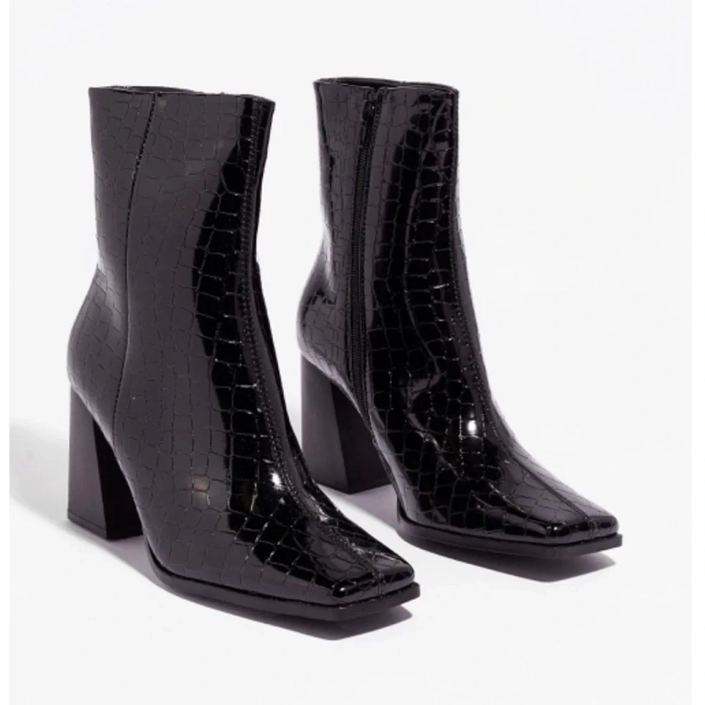Nasty Gal Faux Leather Black Patent Croc Flared Heeled Ankle Boots Size 8